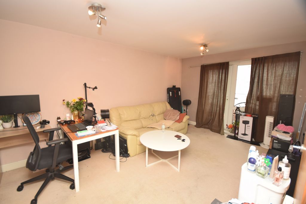 Property photo 3 of 6 Photo 1