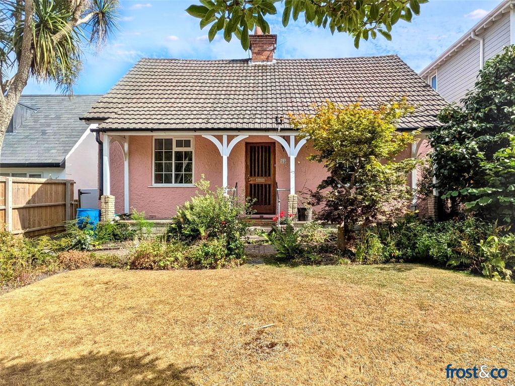 Property photo 1 of 16 Kings Avenue