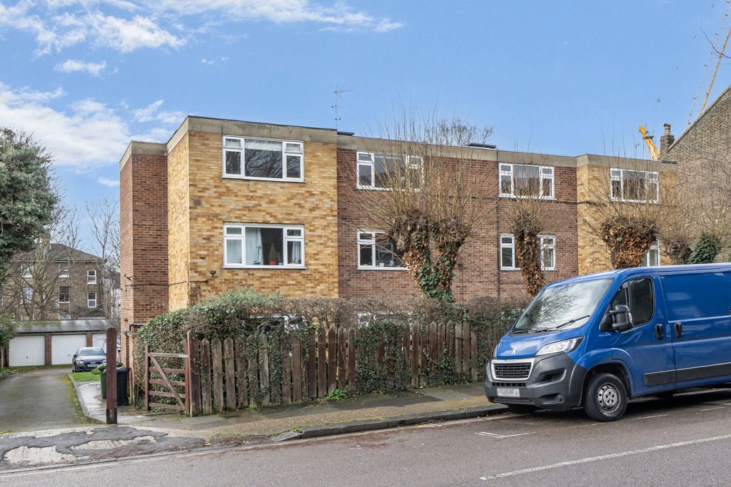 Property photo 2 of 16 1414674-12-69932d...