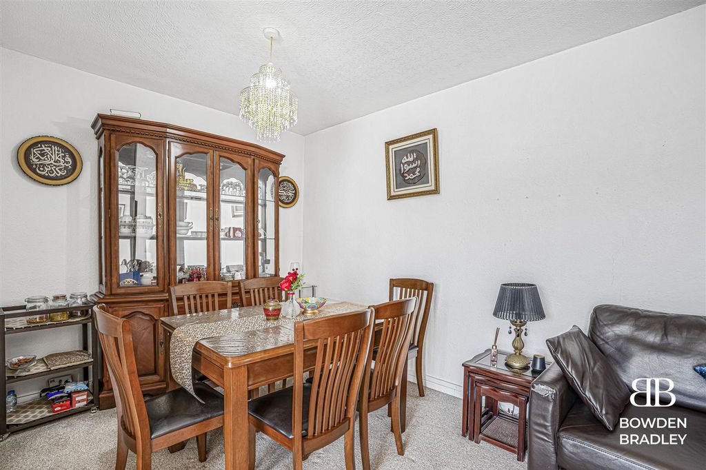 Property photo 2 of 16 Living Room/Dining Area