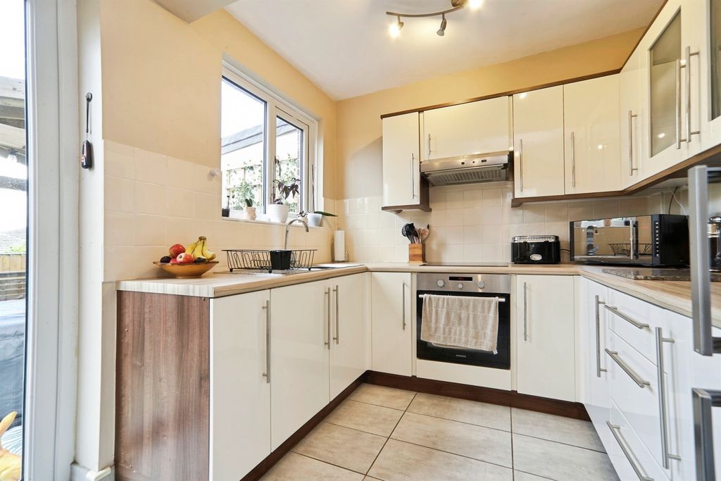 Property photo 3 of 20