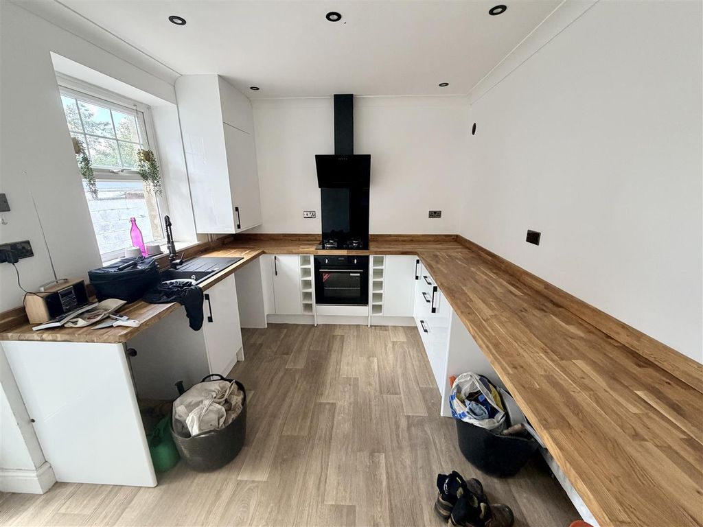 Property photo 3 of 12 Kitchen