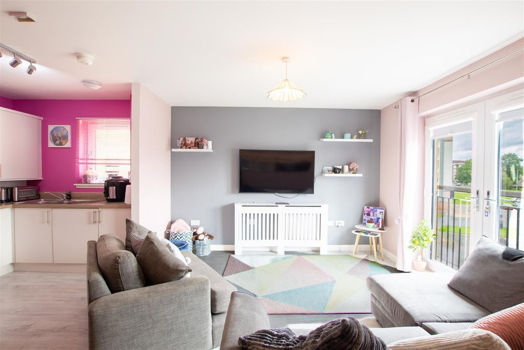 Property photo 3 of 17 Lounge-1.Jpg