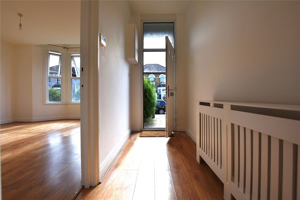 Property photo 2 of 18 Picture No. 21