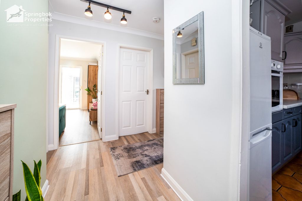 Property photo 2 of 22 Hallway