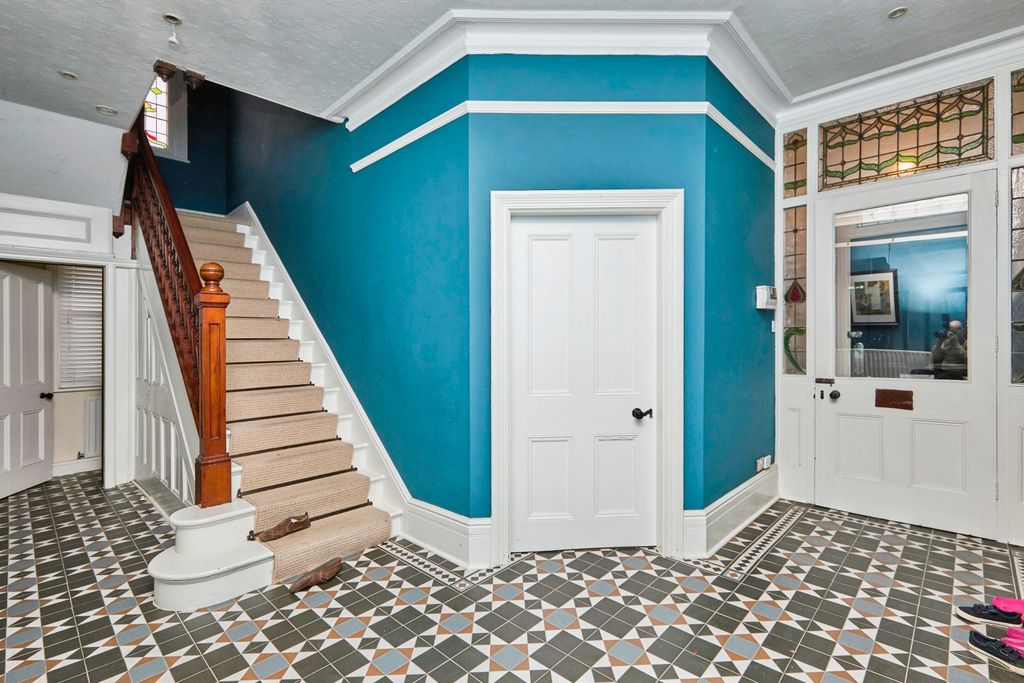 Property photo 2 of 16 Hallway