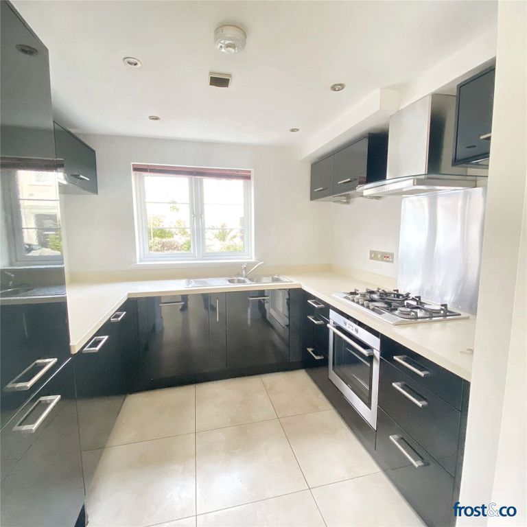 Property photo 3 of 16 Kitchen