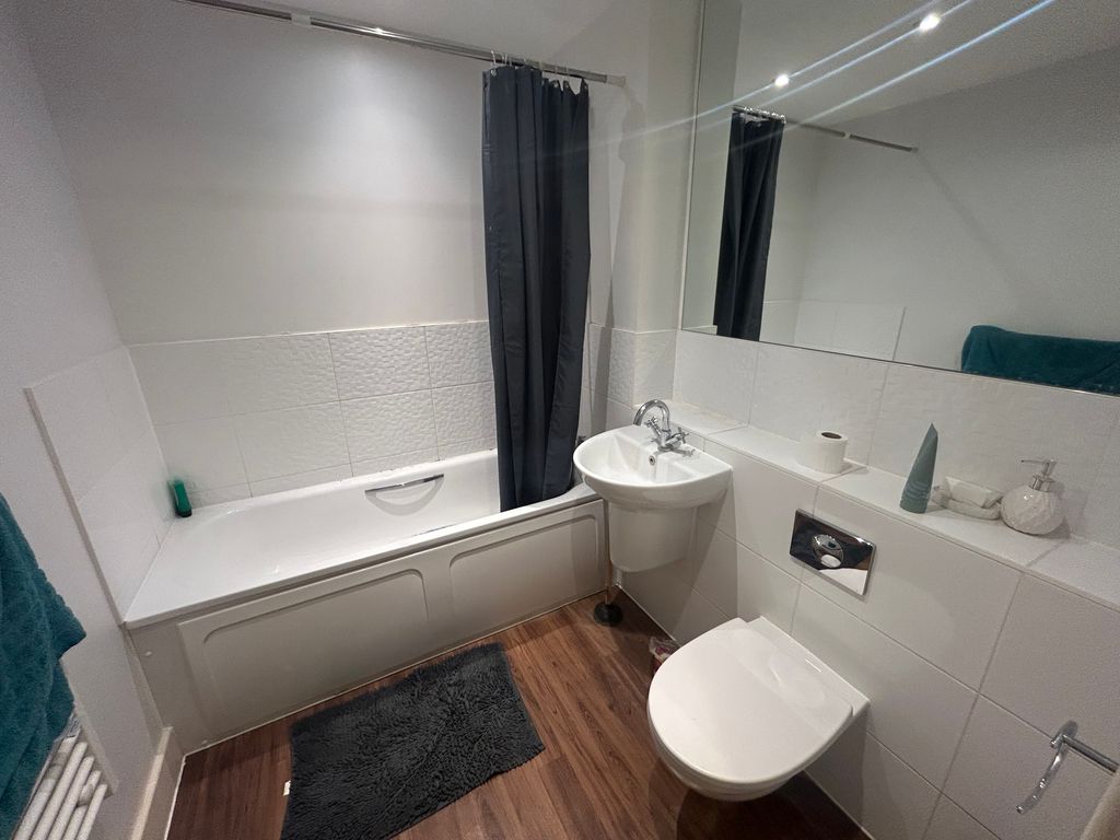 Property photo 3 of 7 Bathroom