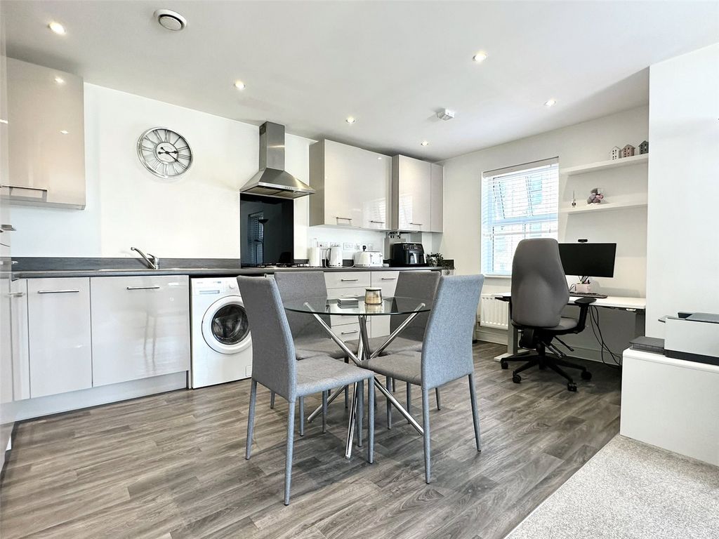 Property photo 3 of 21 Kitchen/Dining
