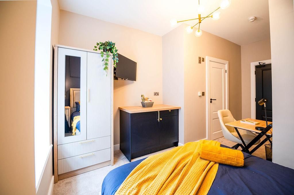 Property photo 2 of 33 Thebay_Room13-8.Jpg