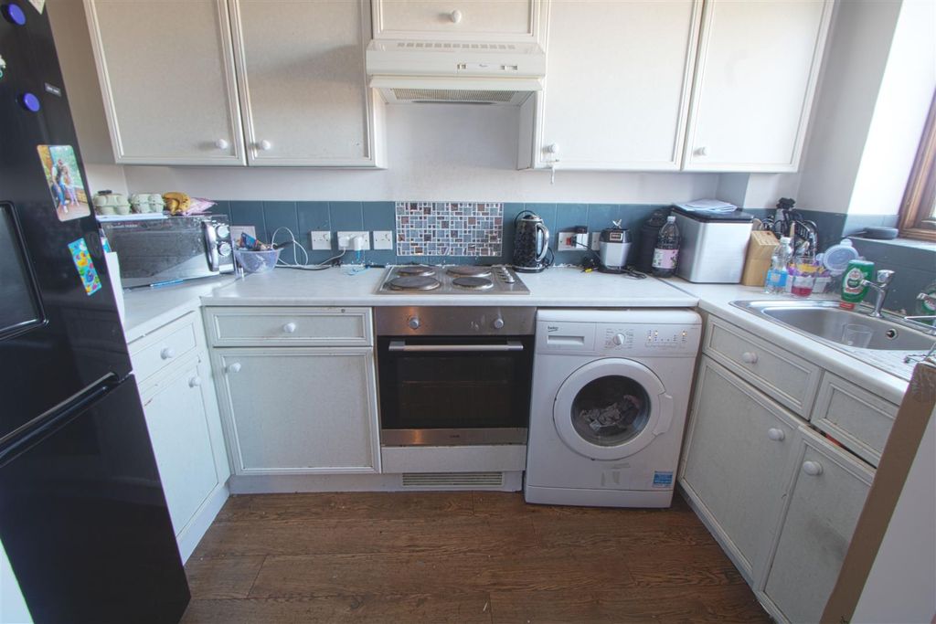 Property photo 3 of 6 Kitchen.Jpg