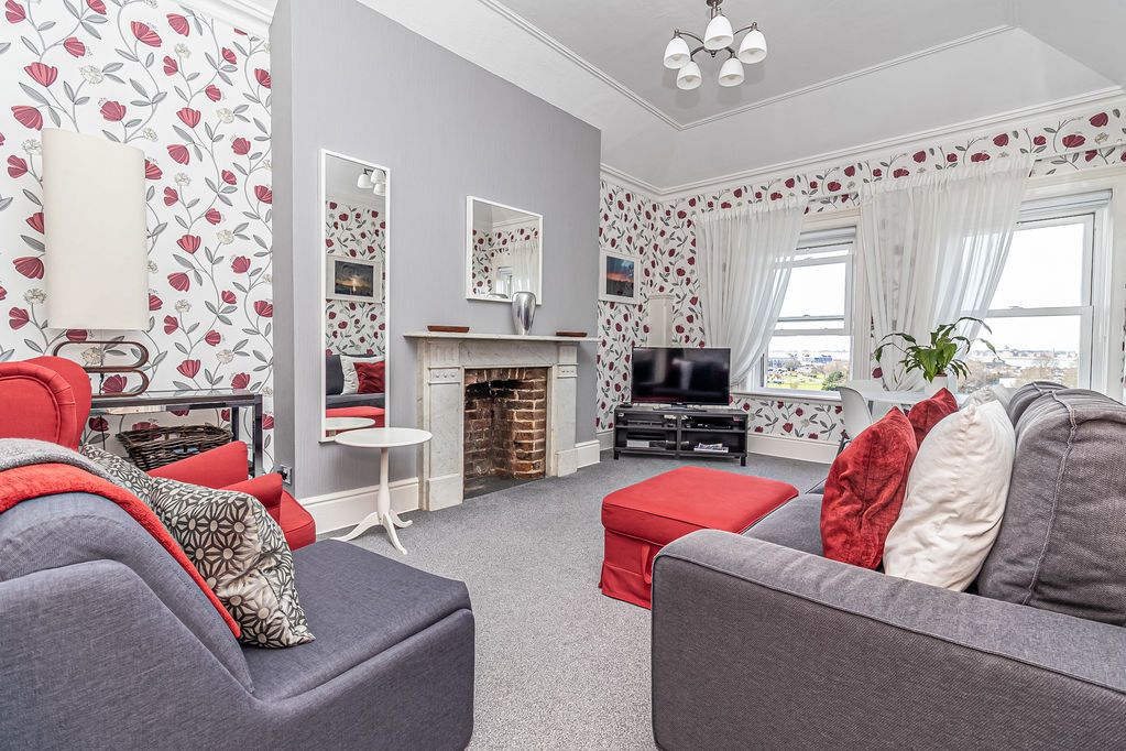 Property photo 3 of 24 .