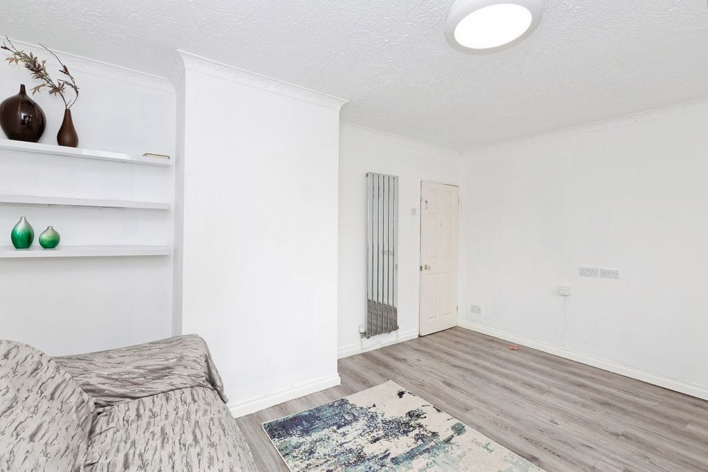 Property photo 2 of 17 Photo