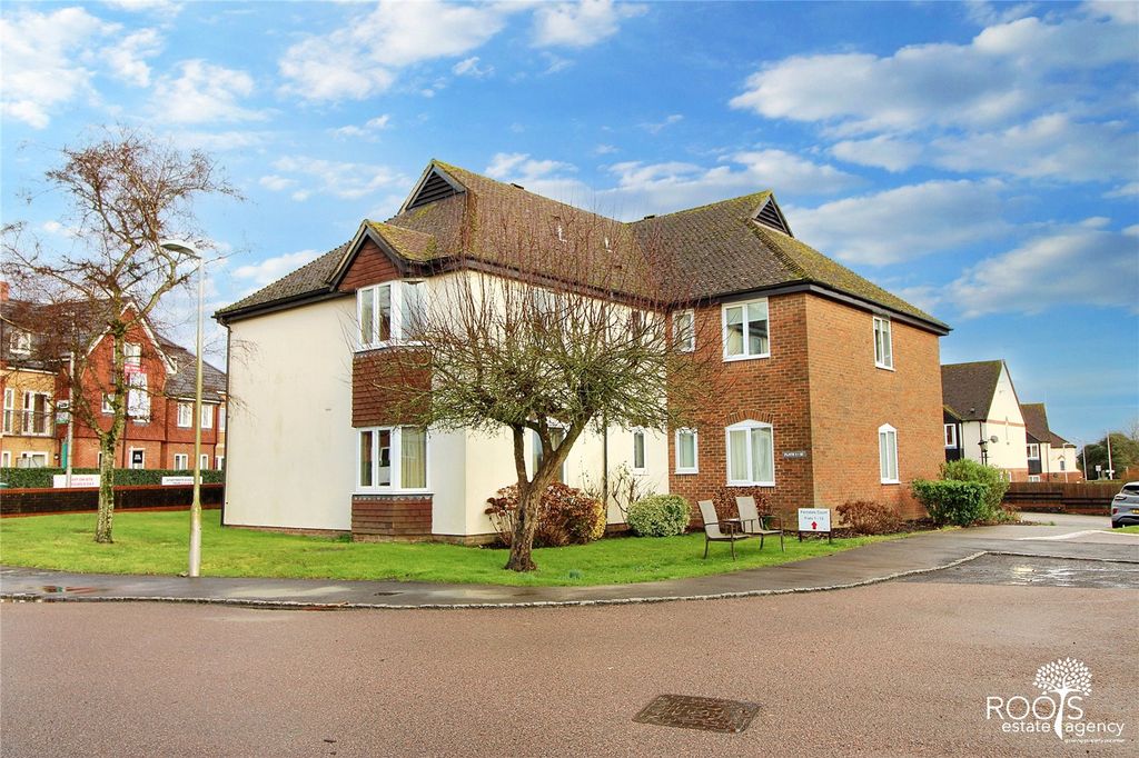 Property photo 1 of 7 Frontage