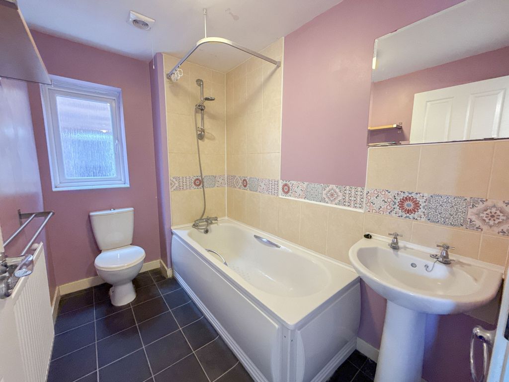 Property photo 3 of 12 Bathroom