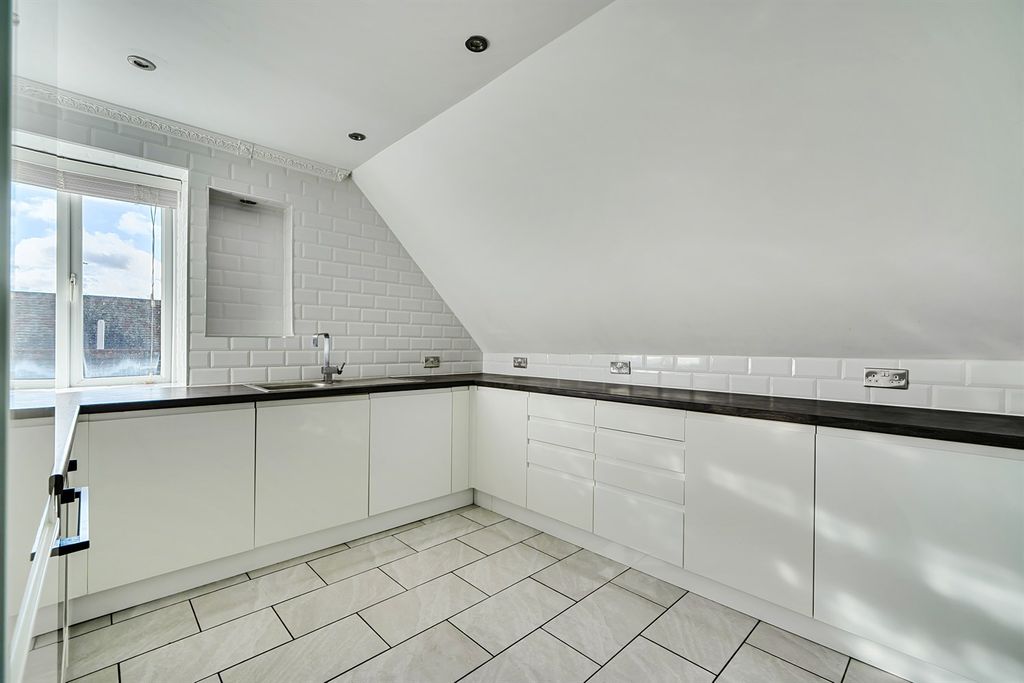 Property photo 3 of 12 Kitchen