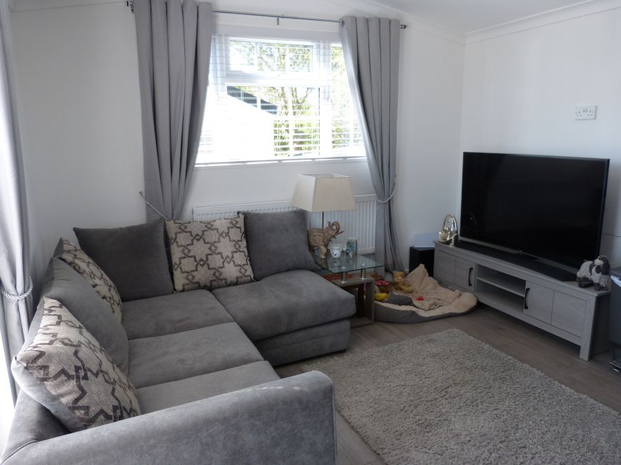 Property photo 2 of 11 Lounge