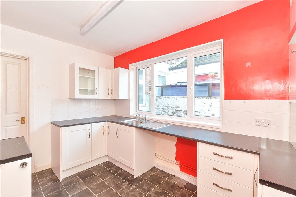 Property photo 3 of 8 Kitchen