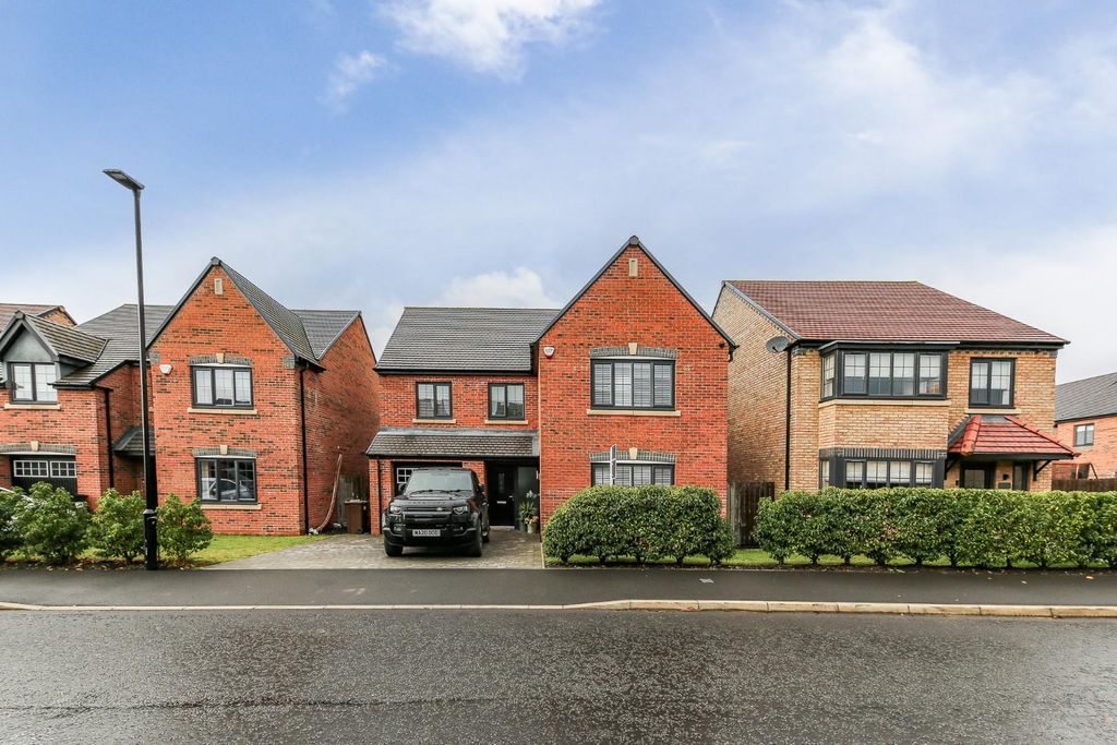 Property photo 1 of 19 Front Aspect