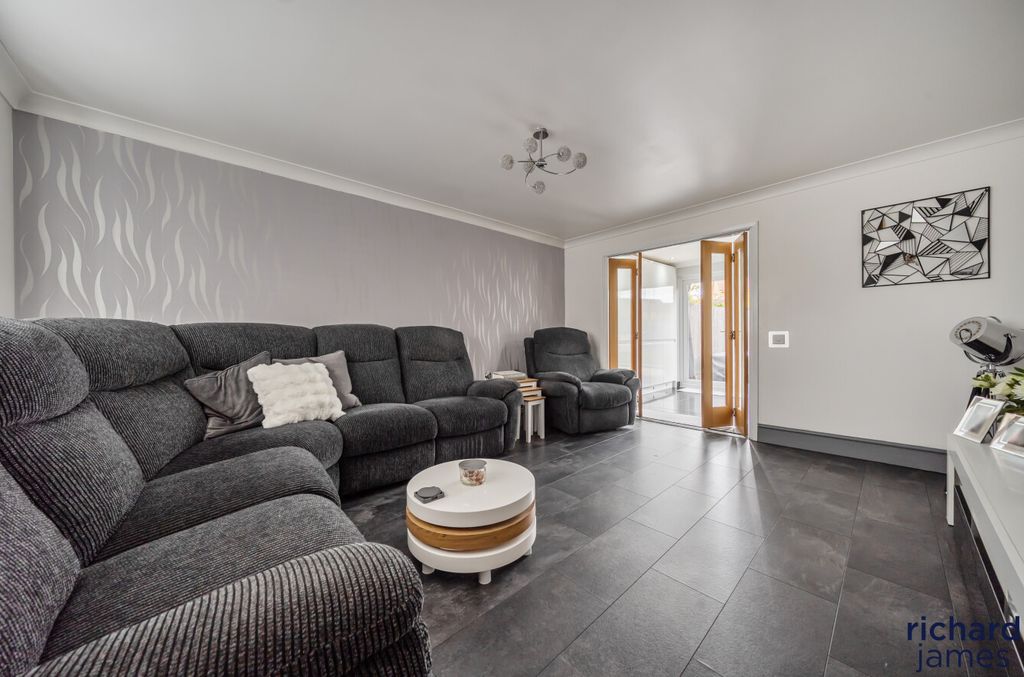 Property photo 2 of 18 72480Ef7264148d6A1F1Ea6Eba54A494