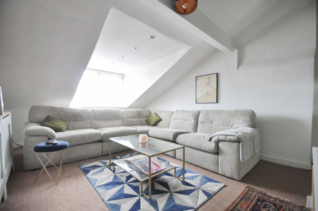 Property photo 2 of 28