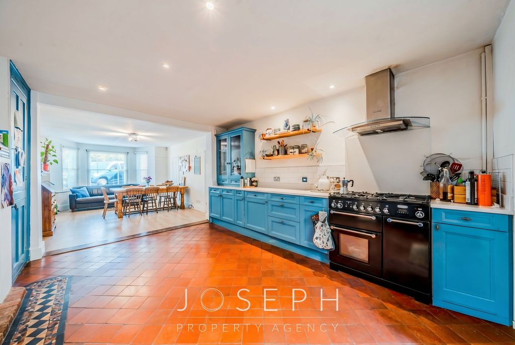 Property photo 2 of 37