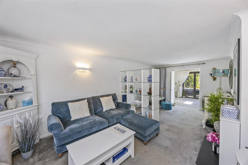 Property photo 3 of 22 Brookside Close, 3 _001.Jpg
