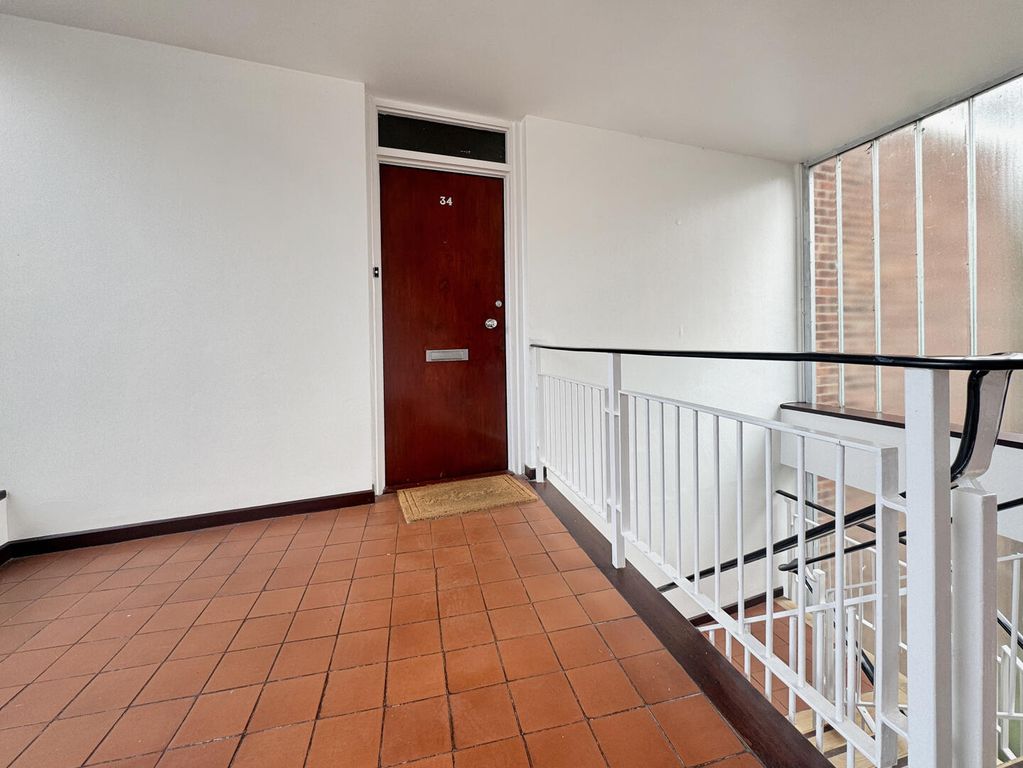 Property photo 2 of 16 Hallway