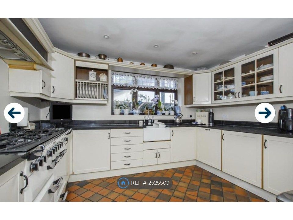 Property photo 2 of 5 Kitchen