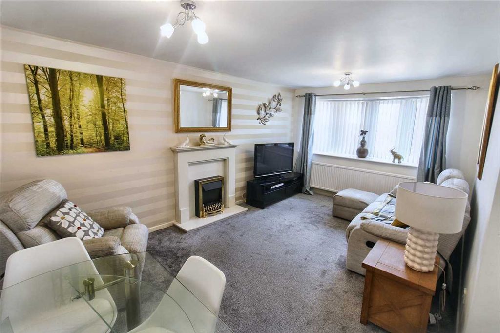 Property photo 2 of 16 Lounge