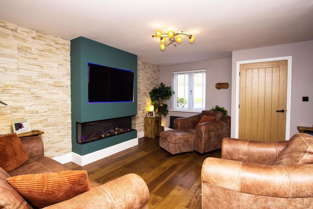 Property photo 3 of 32