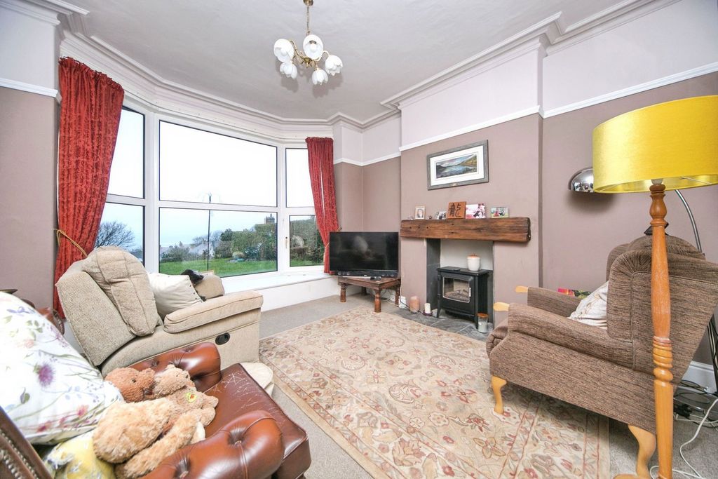 Property photo 2 of 32