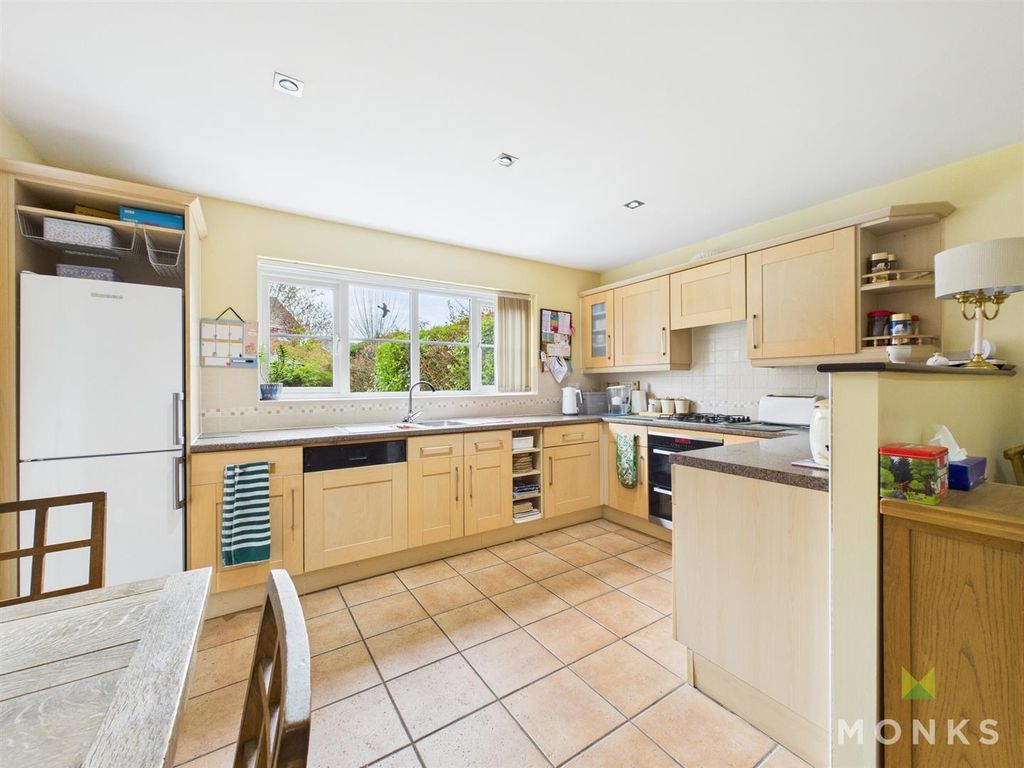 Property photo 3 of 25 Cam01420G0-Pr0601-Still008.Jpg