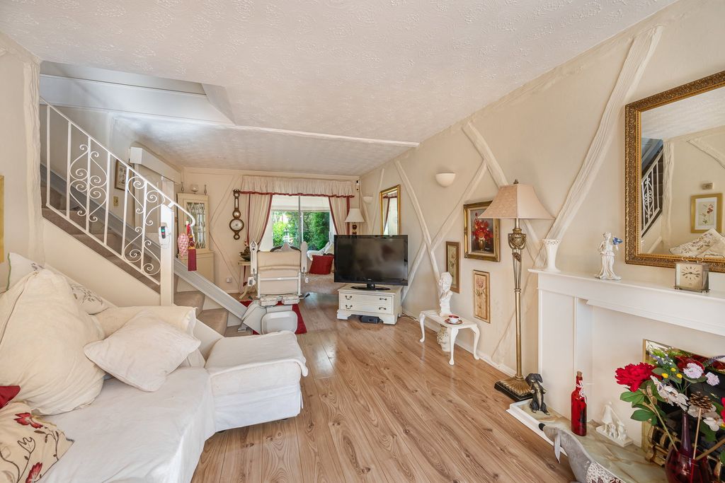 Property photo 2 of 21