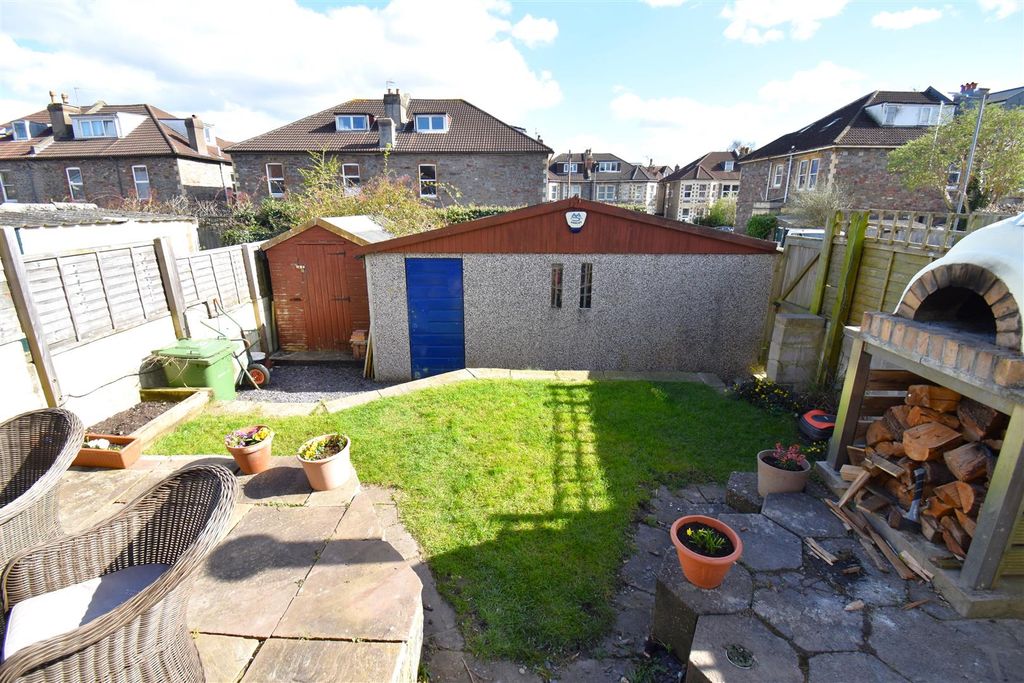 Property photo 2 of 17