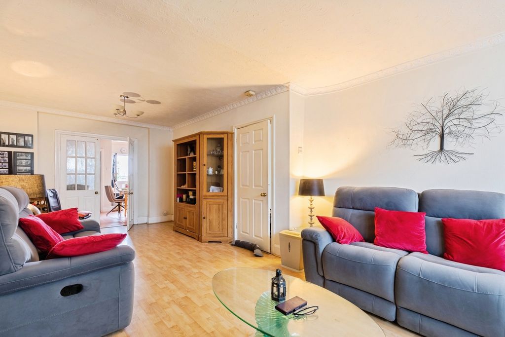 Property photo 3 of 18 Pbox-Img.Jpg