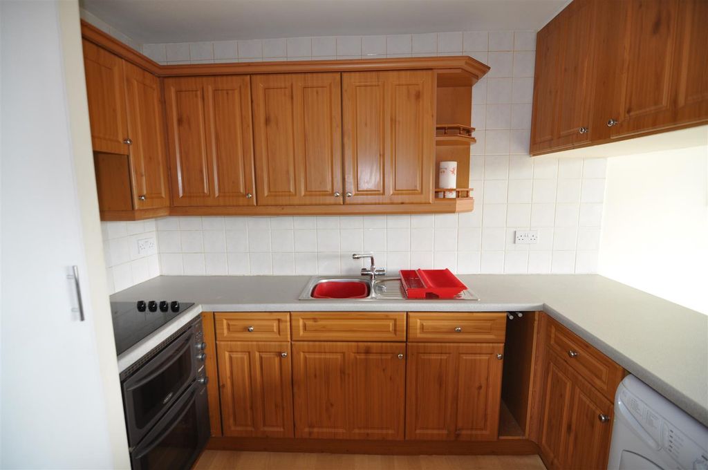 Property photo 3 of 20 Kitchen