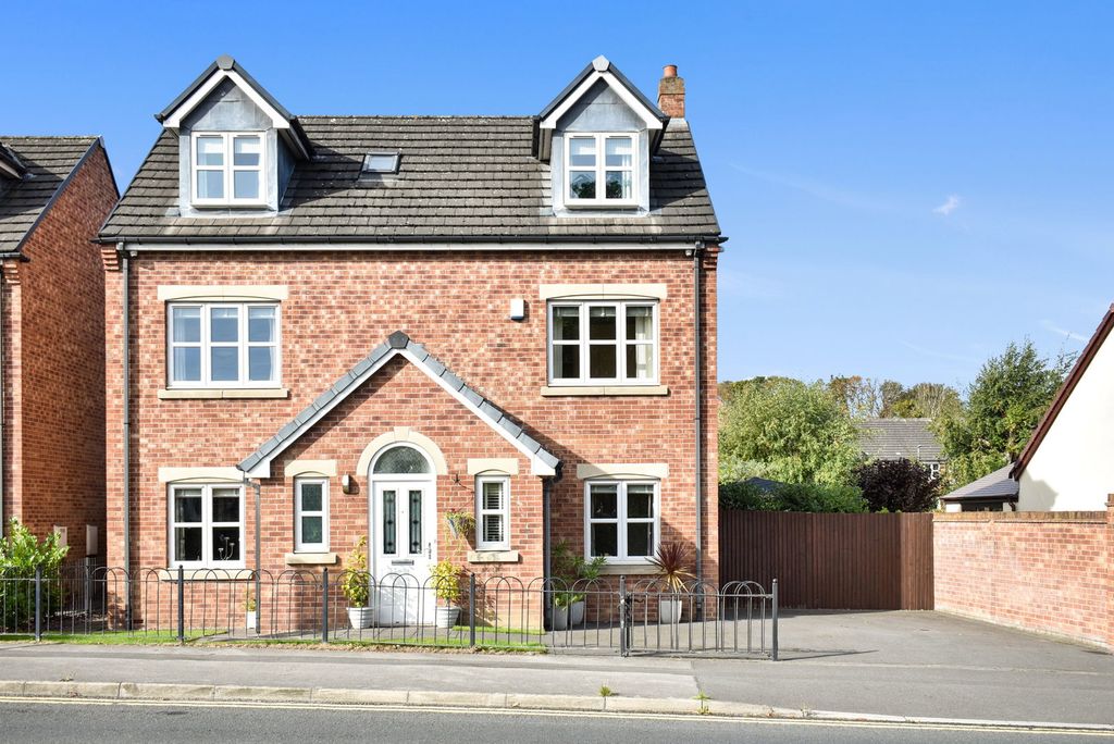 Property photo 1 of 32