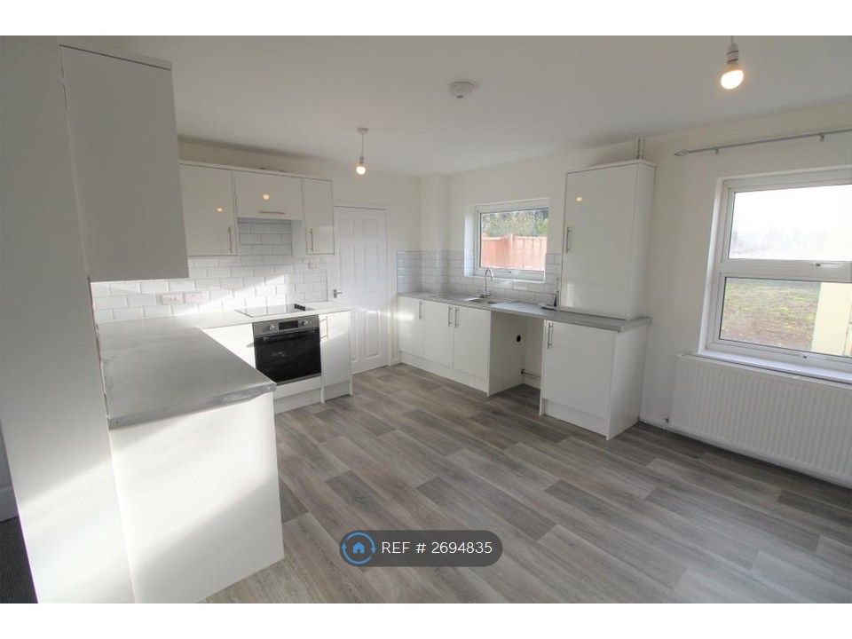 Property photo 2 of 17 Kitchen