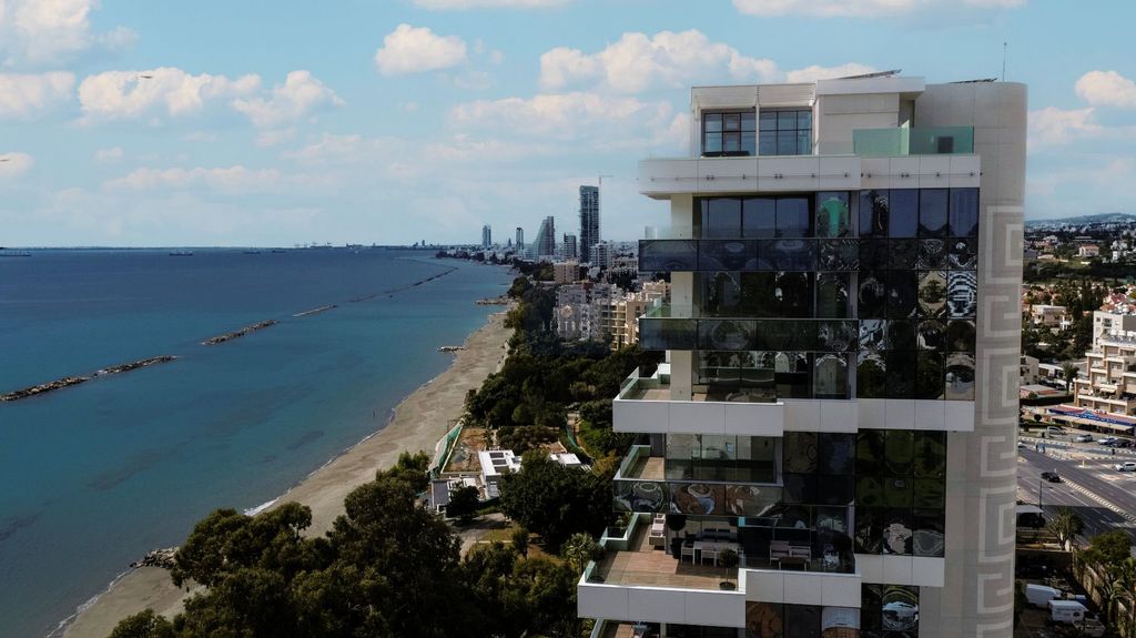 Property photo 1 of 50