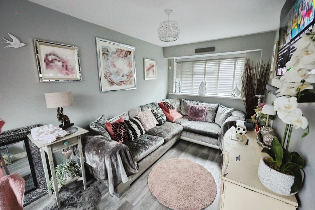 Property photo 3 of 10 Pbox-Img.Jpg
