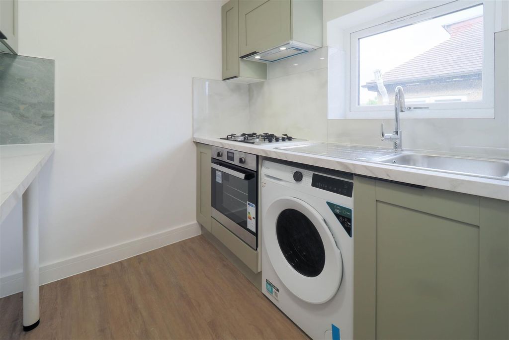 Property photo 3 of 13 Kithen