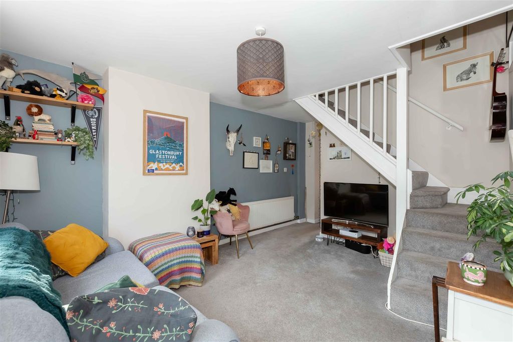 Property photo 2 of 8 Howard St_2.Jpg