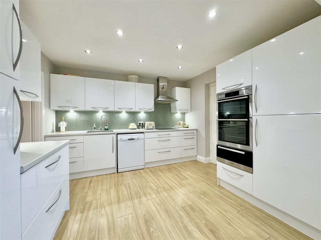 Property photo 3 of 41