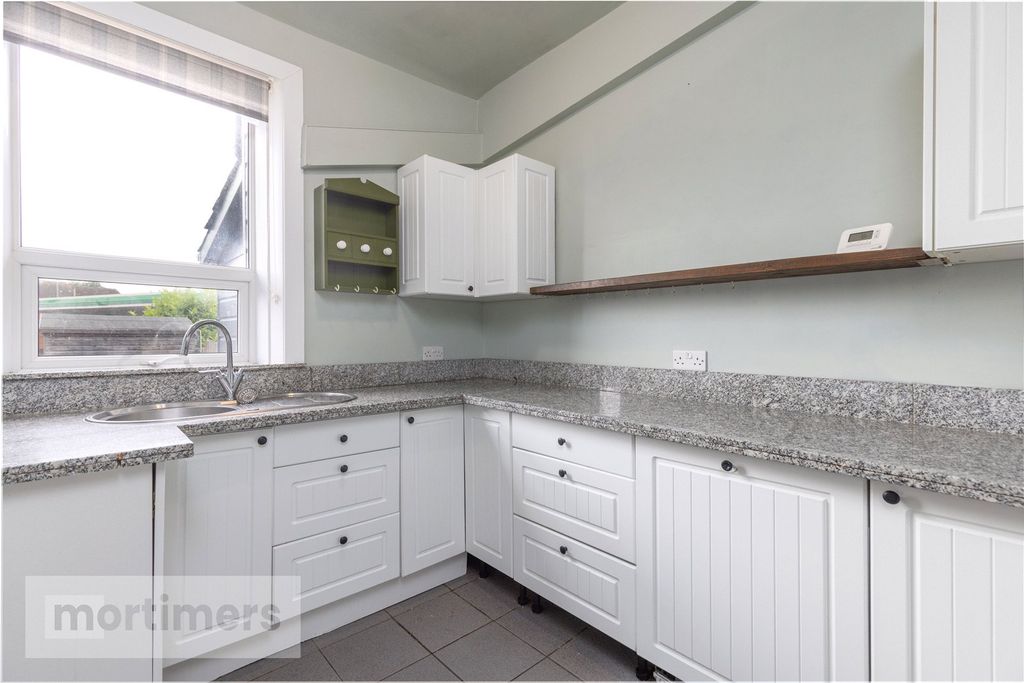 Property photo 2 of 16 Kitchen