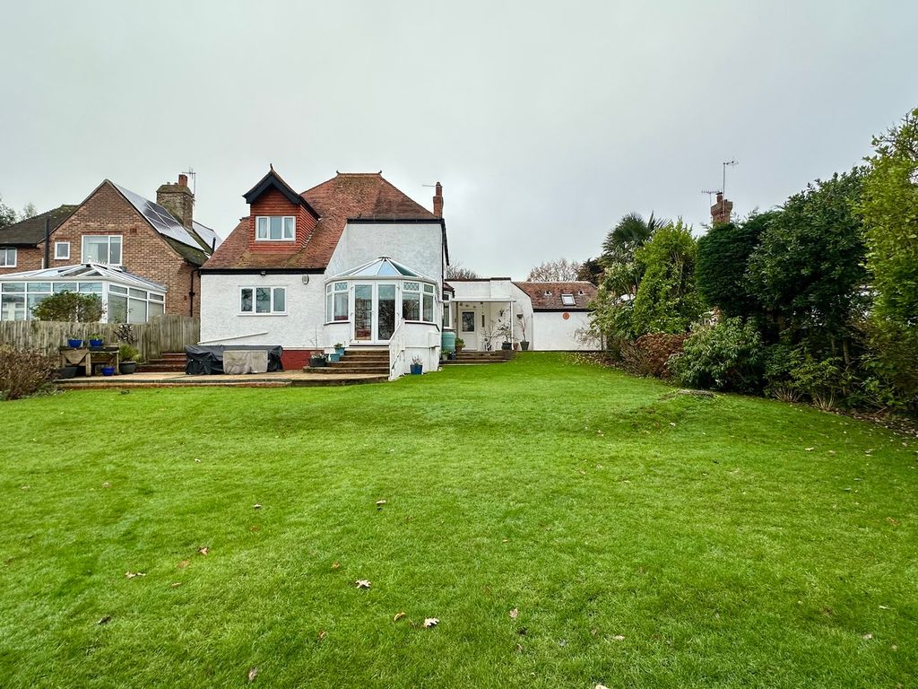 Property photo 2 of 32