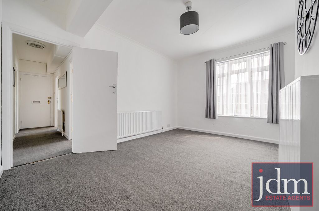 Property photo 2 of 9 d40d3E1F-B6dc-431...