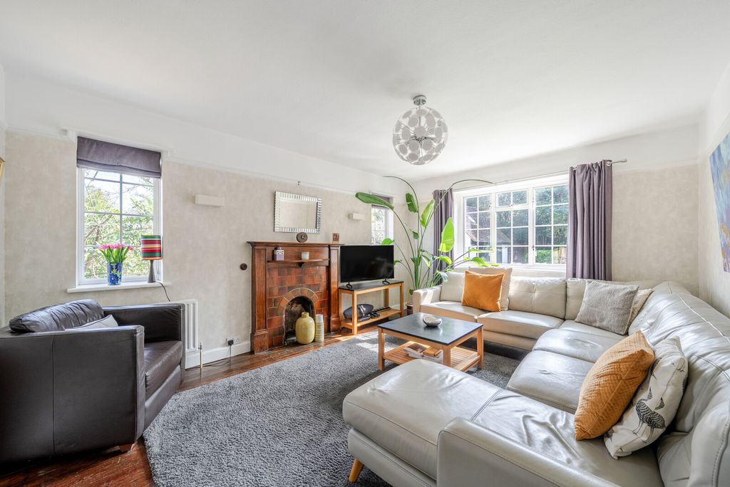 Property photo 3 of 22 1433886-12-69c142...