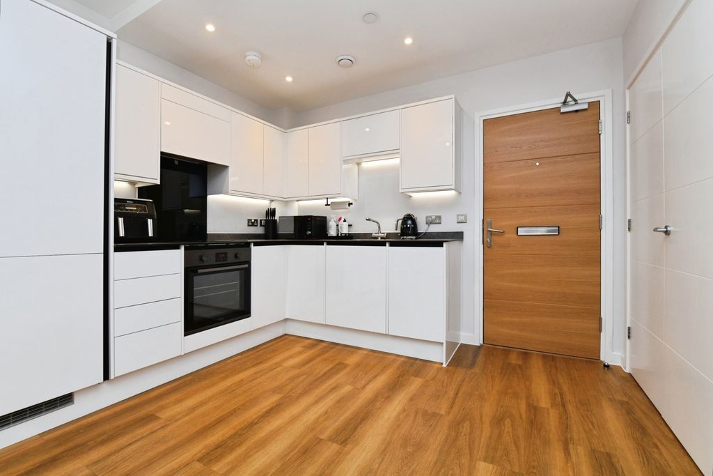 Property photo 3 of 17 Internal