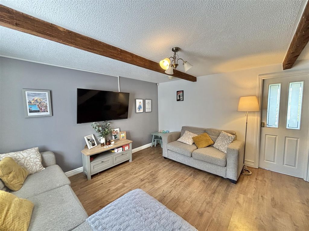 Property photo 2 of 14 Lounge